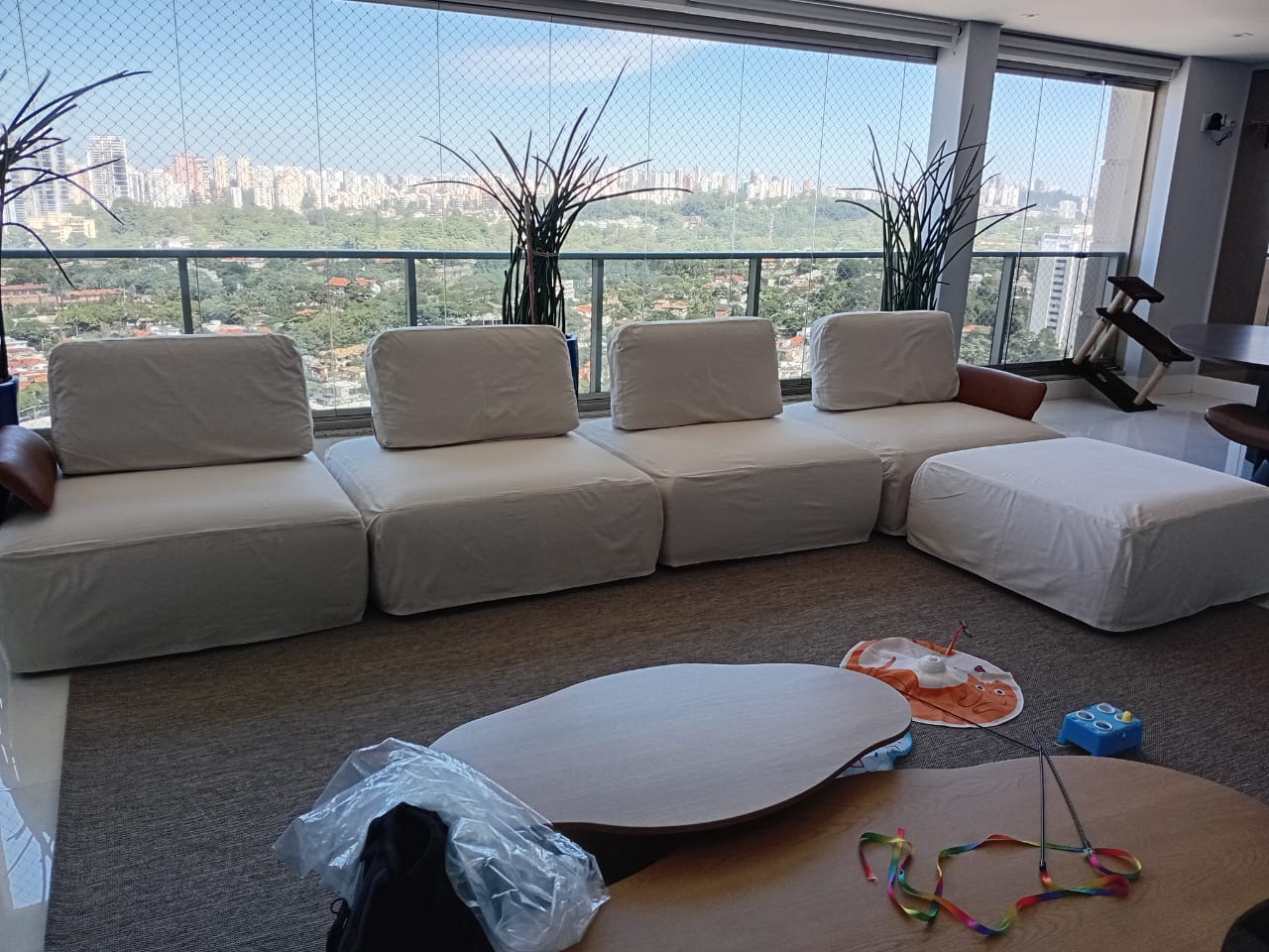 Sofá com capa decorativa