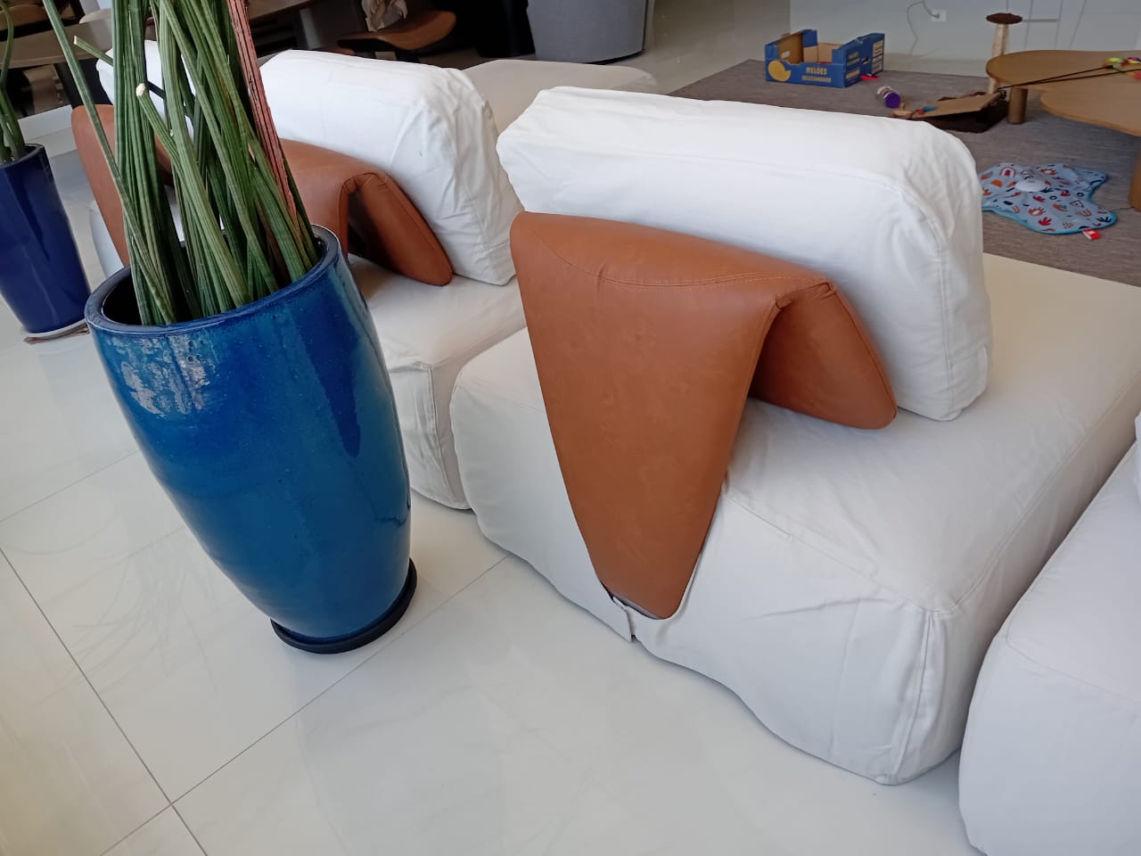 Sofá com capa decorativa